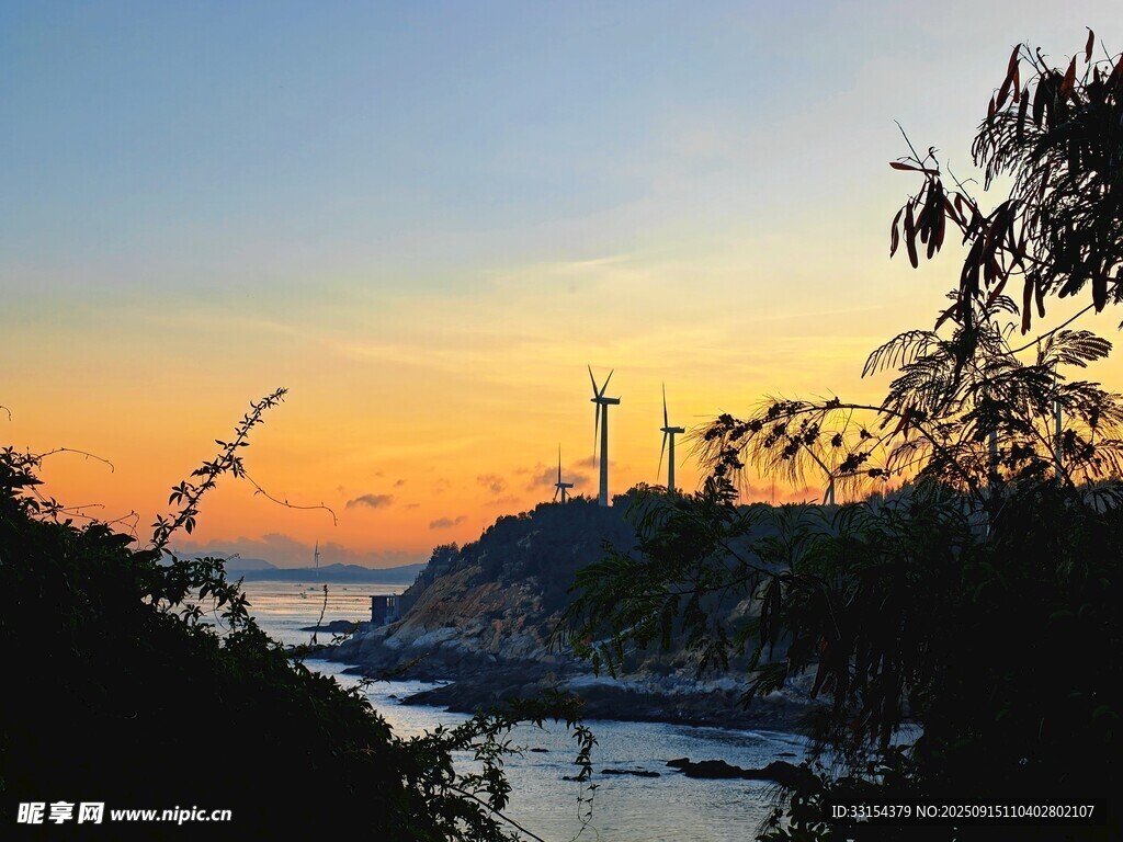 海邊日落時的美麗景致