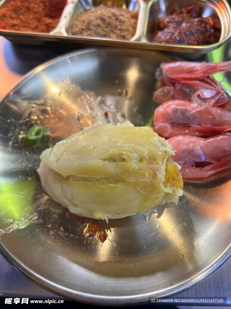 豐盛多樣的美味食材拼盤