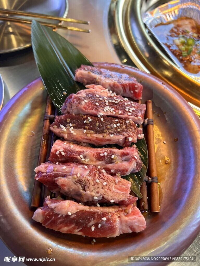 美味鮮嫩的烤牛肉切片