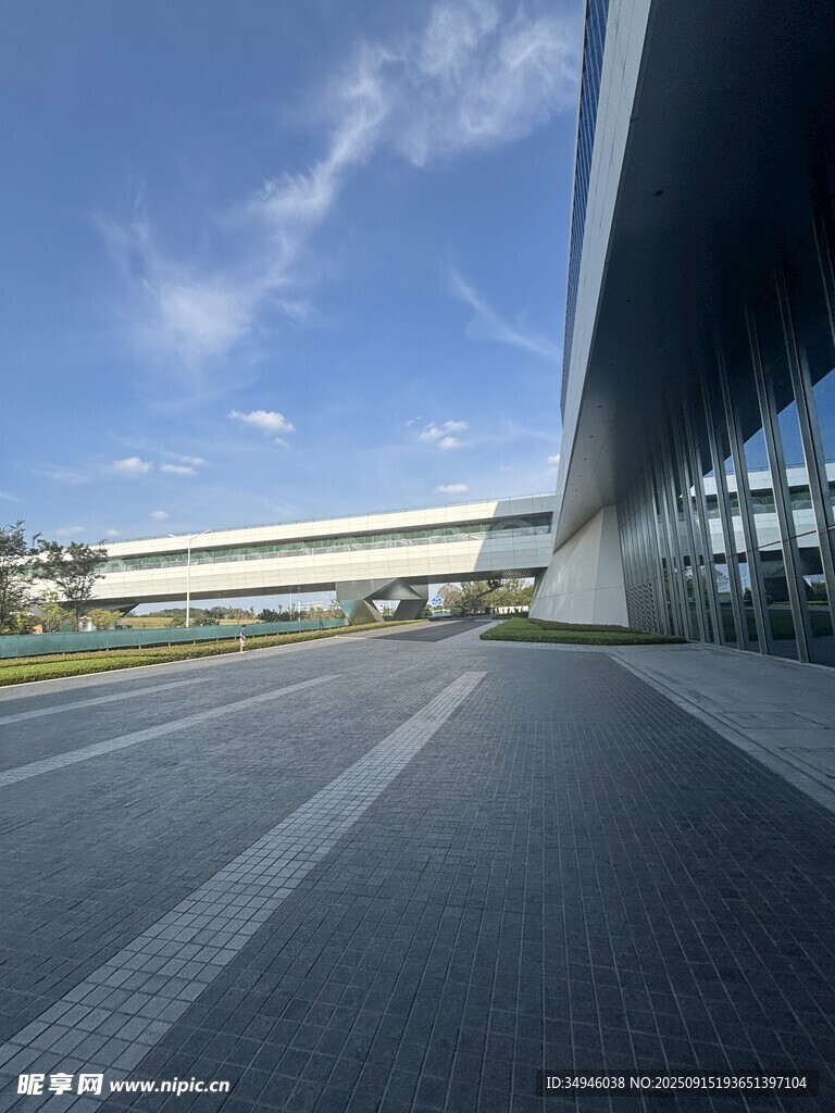 現(xiàn)代建筑戶外開闊空間