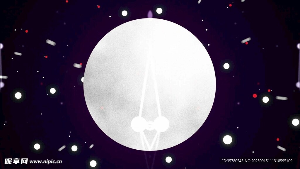 夢(mèng)幻月光下的神秘尖頂物體