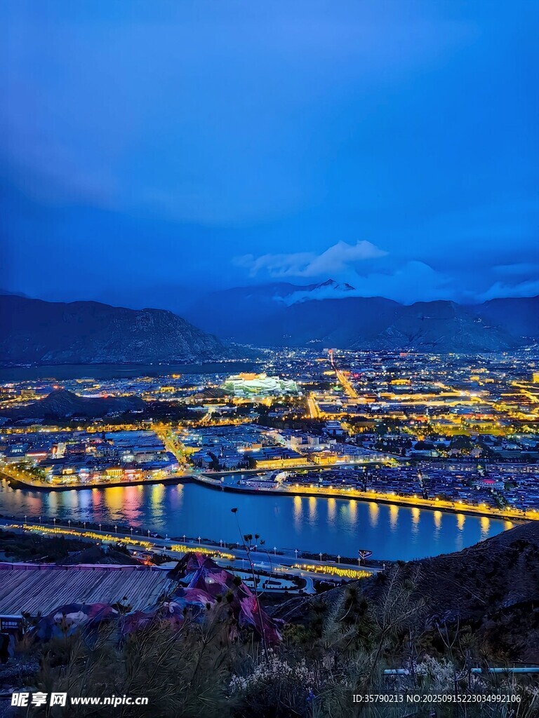 城市夜景中的璀璨燈火