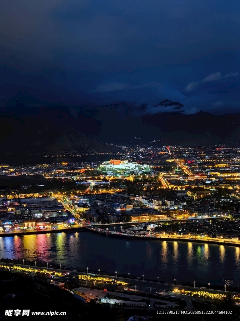 城市璀璨夜景俯瞰圖