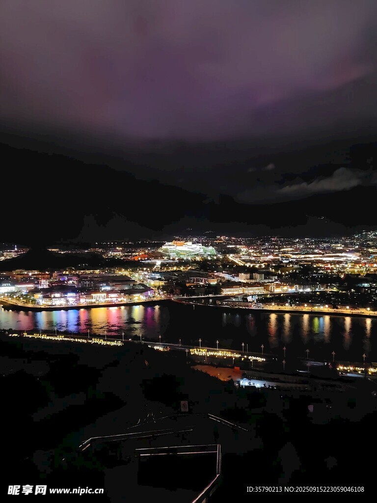 城市夜景燈光璀璨