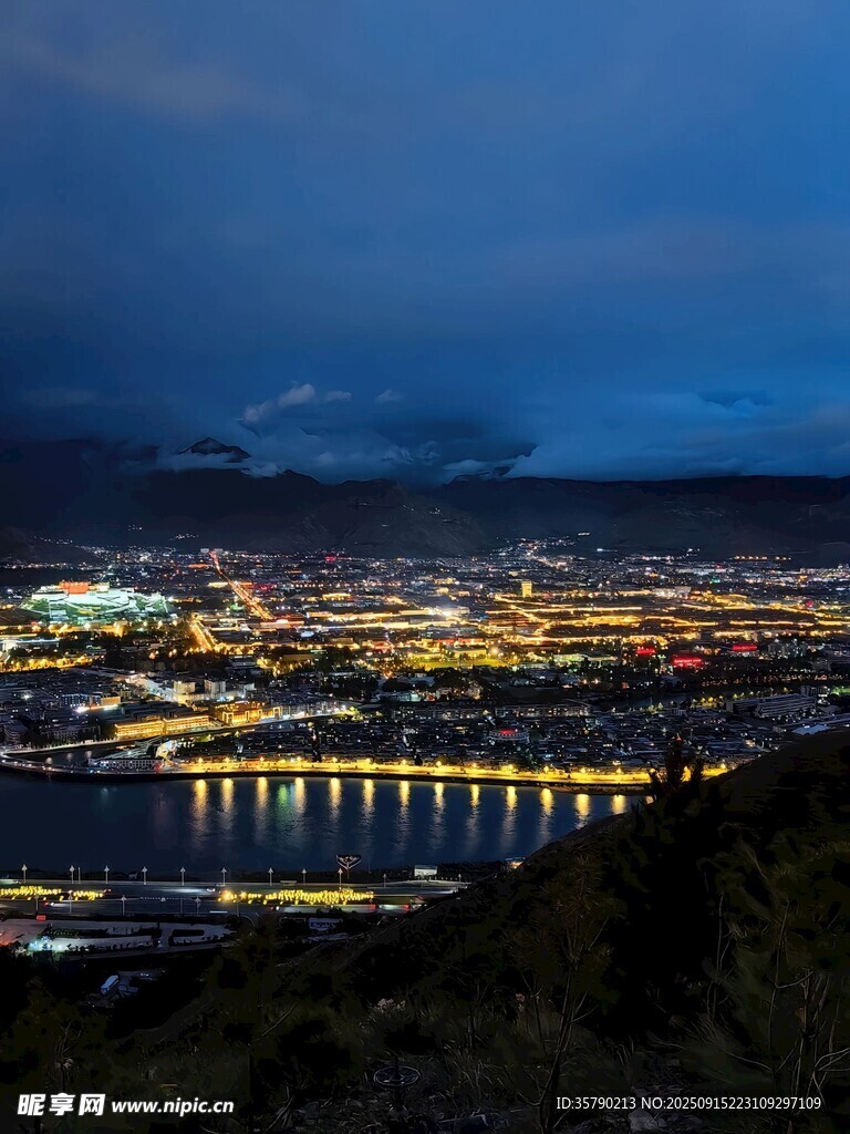 夜幕下的城市橋梁美景