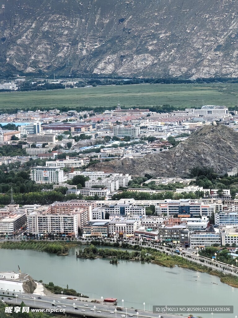 河畔城市景觀鳥瞰