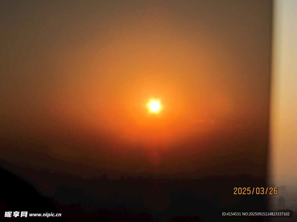 夕陽(yáng)西下的壯麗景觀