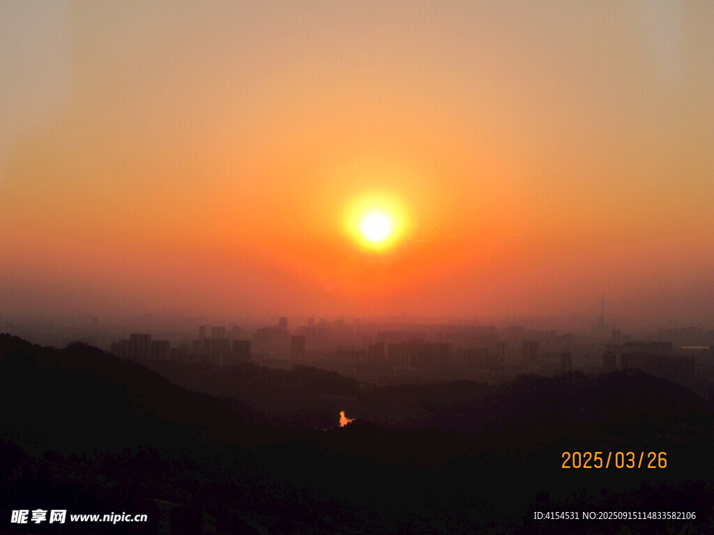 夕陽西下的美麗天際線