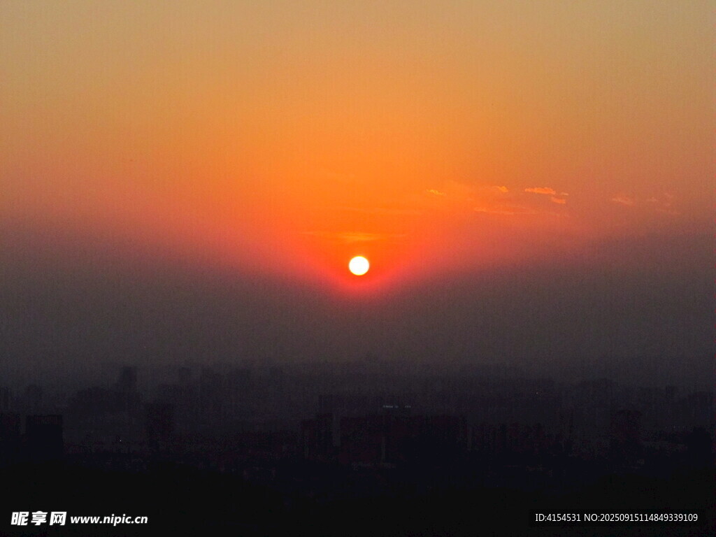 夕陽西下的美麗天際