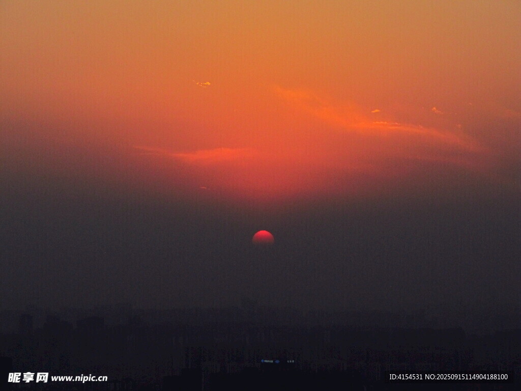 日落時(shí)分的壯麗天空景觀