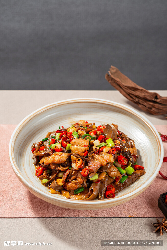 煙筍炒肉 