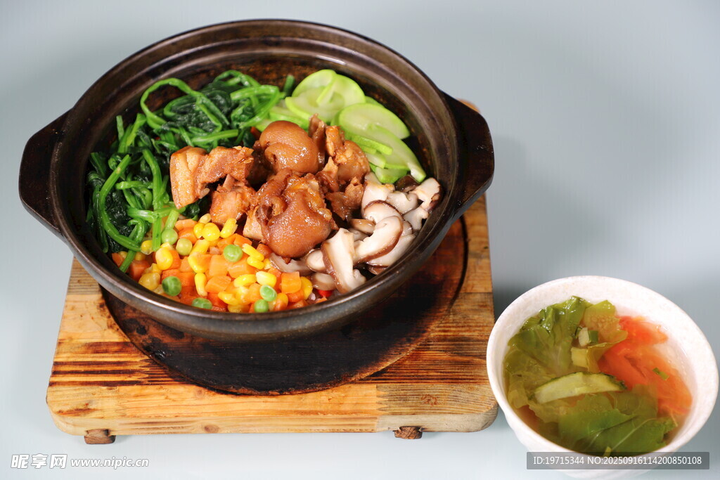 石鍋豬蹄拌飯