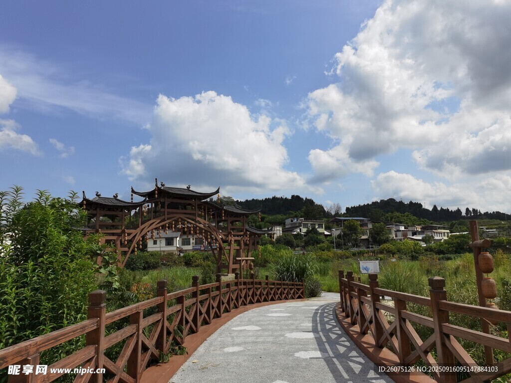 鄉(xiāng)村木橋風(fēng)景