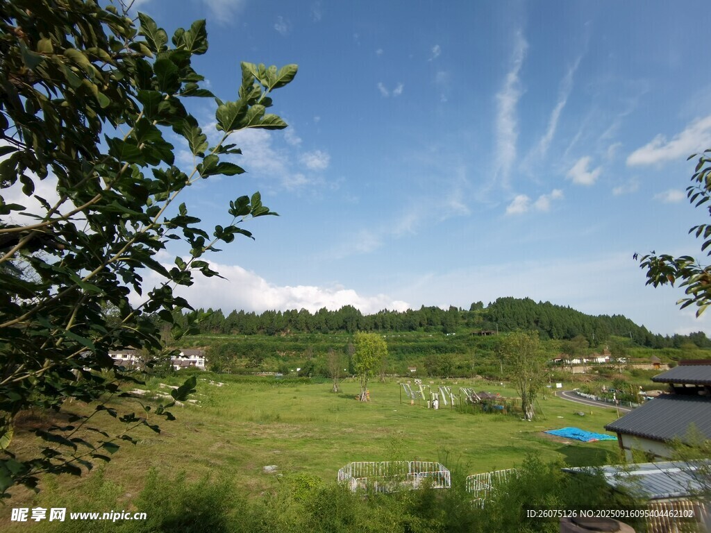 田園風(fēng)光中的開闊綠地