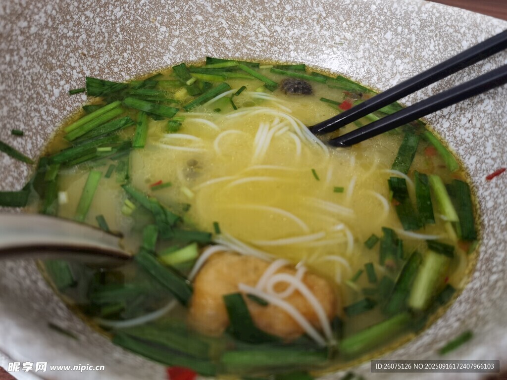 美味青菜米線一碗