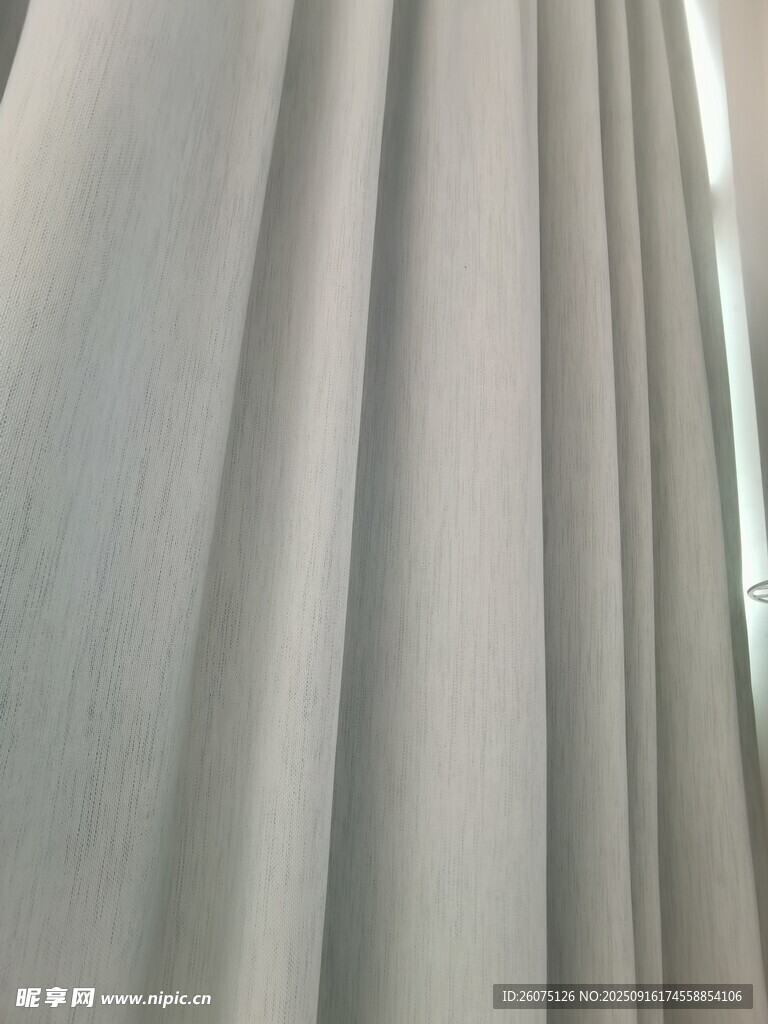 白色褶皺窗簾特寫