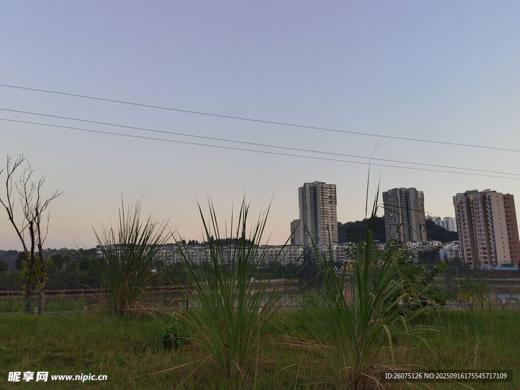 城郊工廠遠(yuǎn)景