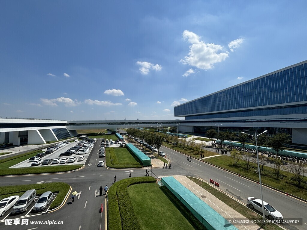 現(xiàn)代化工業(yè)園區(qū)全景
