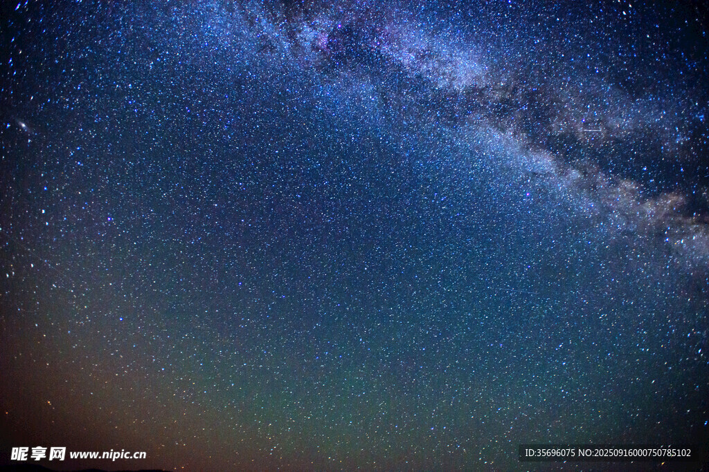 璀璨星空下的夢(mèng)幻宇宙景象