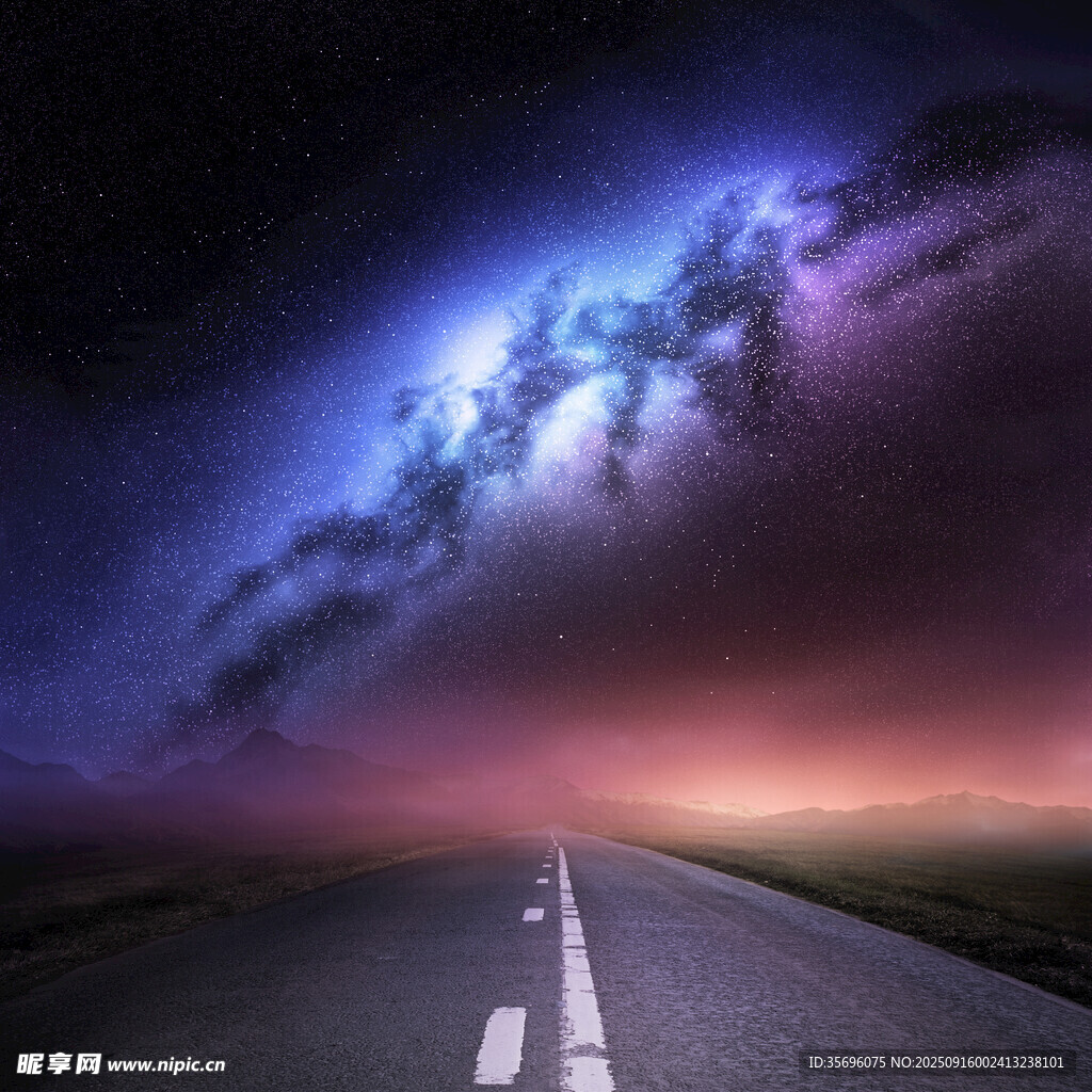 夜路星空下的奇幻公路之旅