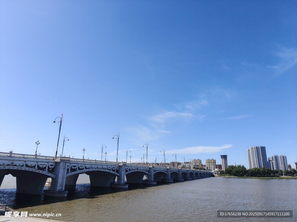 城市跨江大橋風景