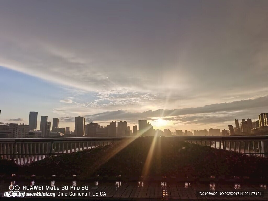 雨后的城市