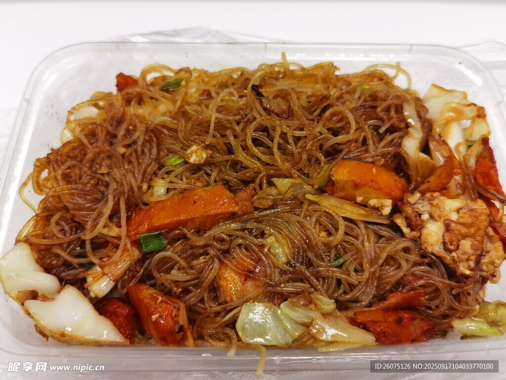 美味炒米粉配多樣食材