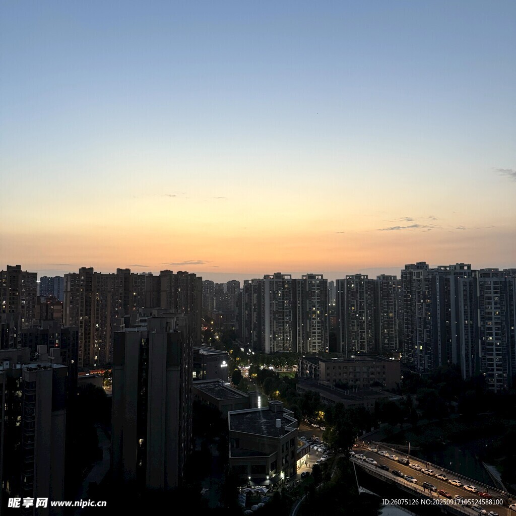 城市黃昏天際線俯瞰美景