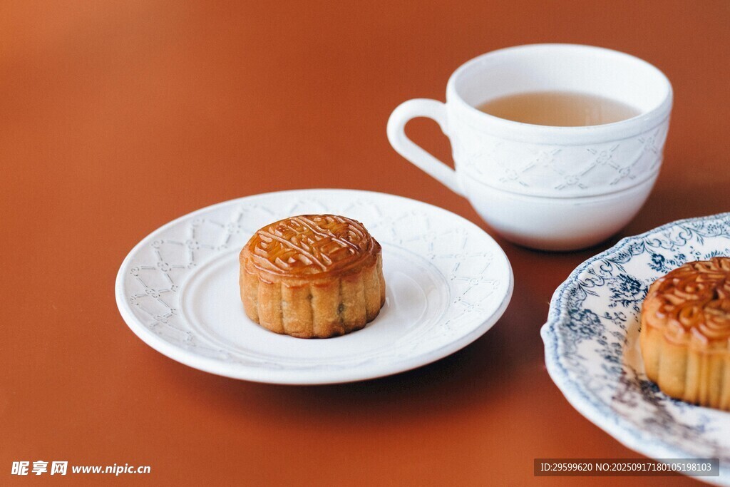 中式茶點(diǎn)月餅與清茶