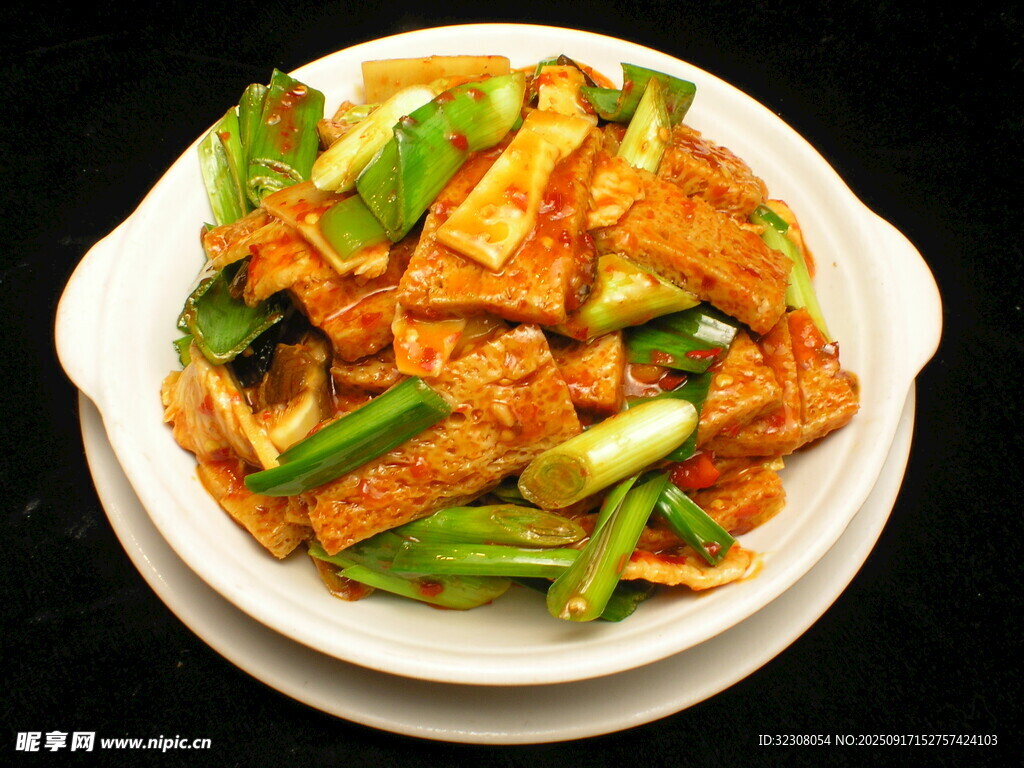 美味炒腐竹配翠綠蔬菜
