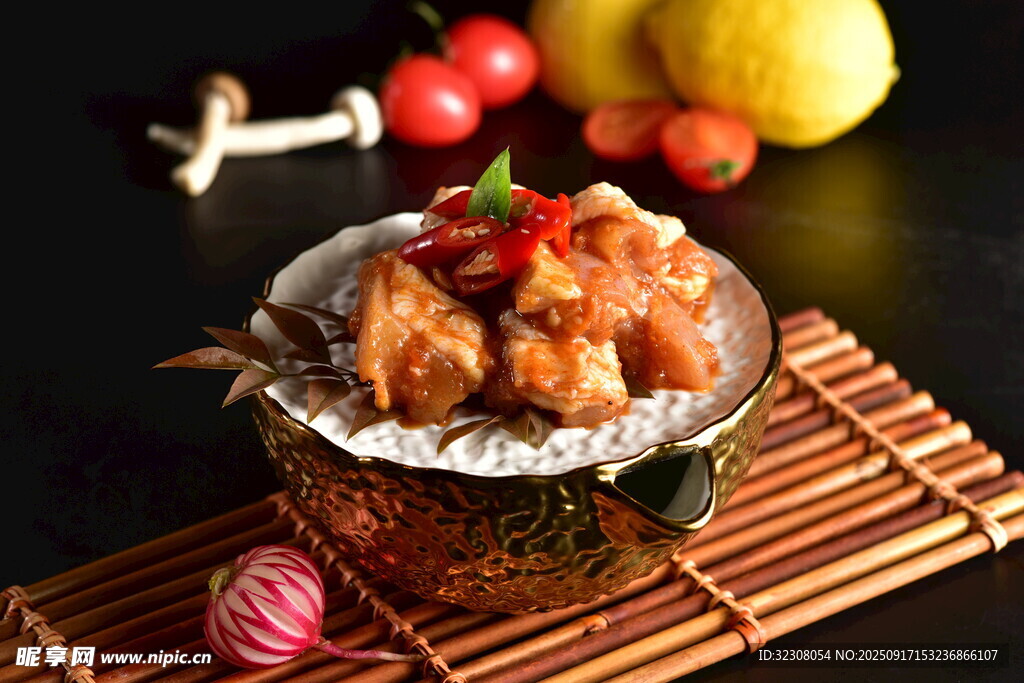 美味炸肉丸配彩椒