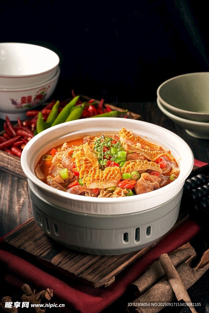 美味熱氣騰騰的特色火鍋