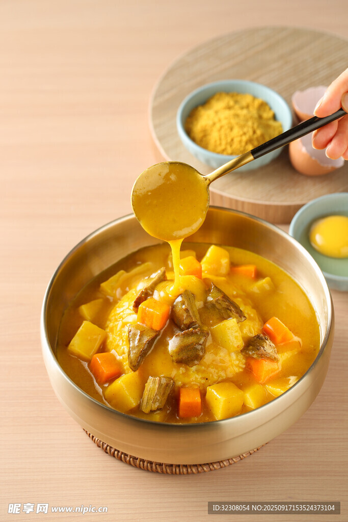 香濃咖喱燉煮美食畫面