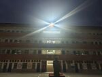 夜晚校園教學(xué)樓燈光閃耀