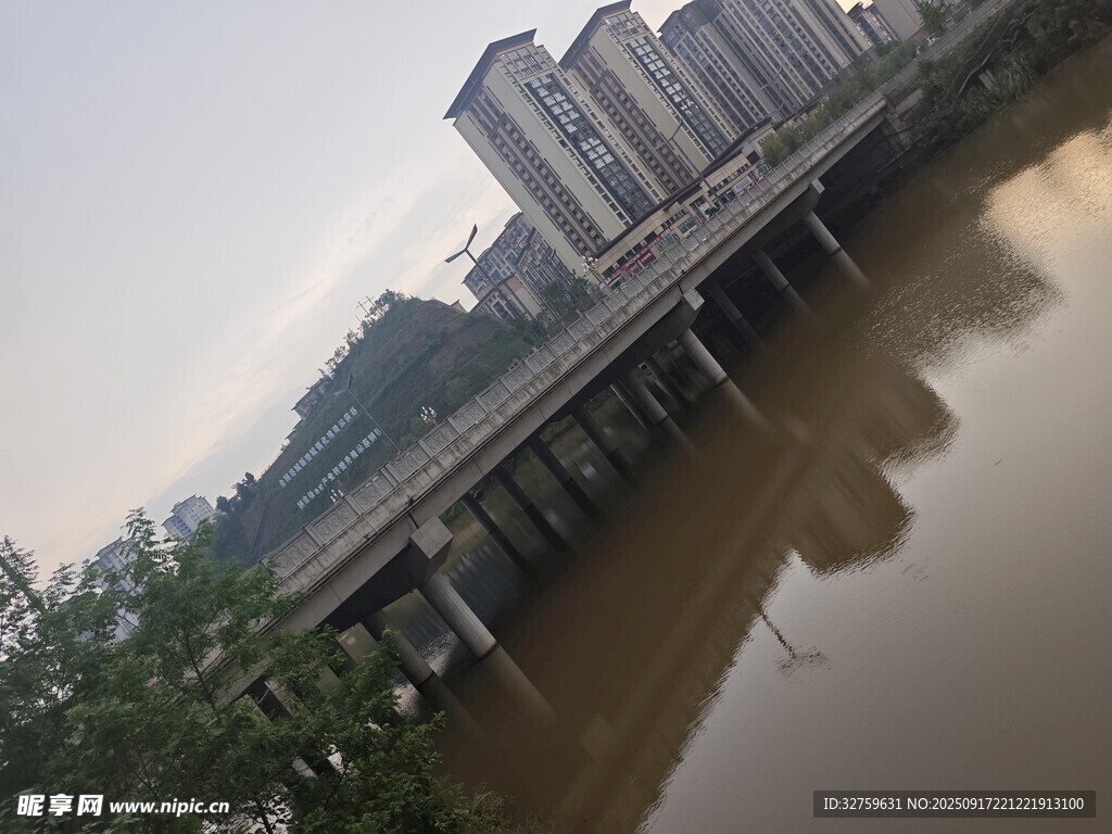 城市河畔橋梁景觀