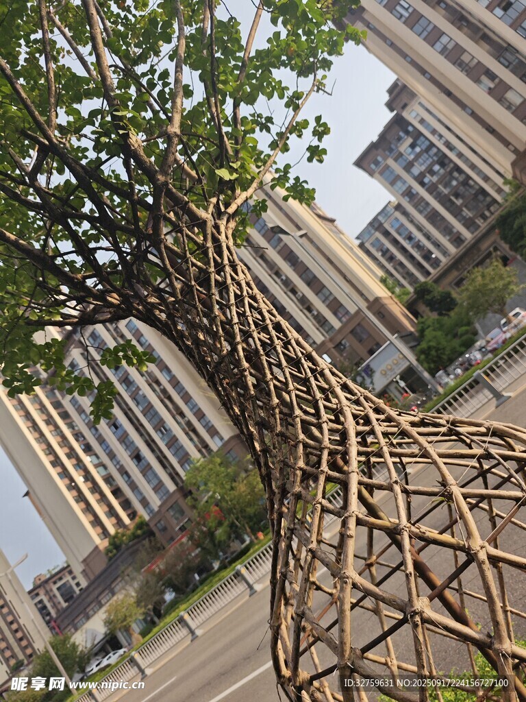 城市中的長頸鹿造型雕塑