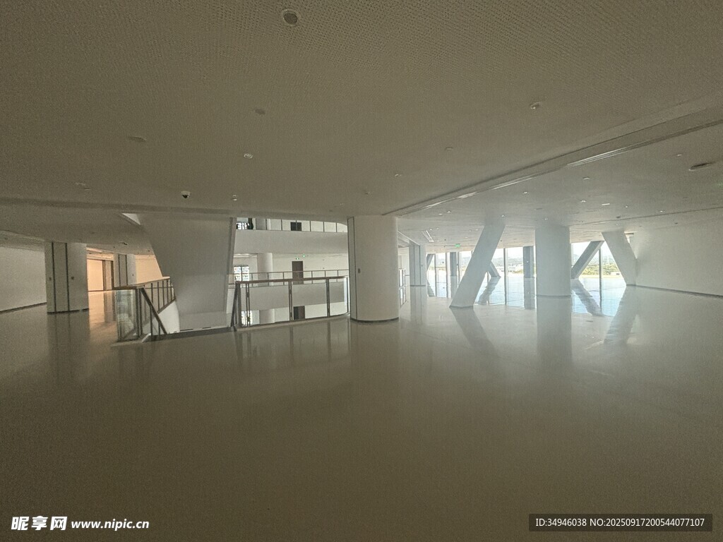 空曠現代室內空間場景