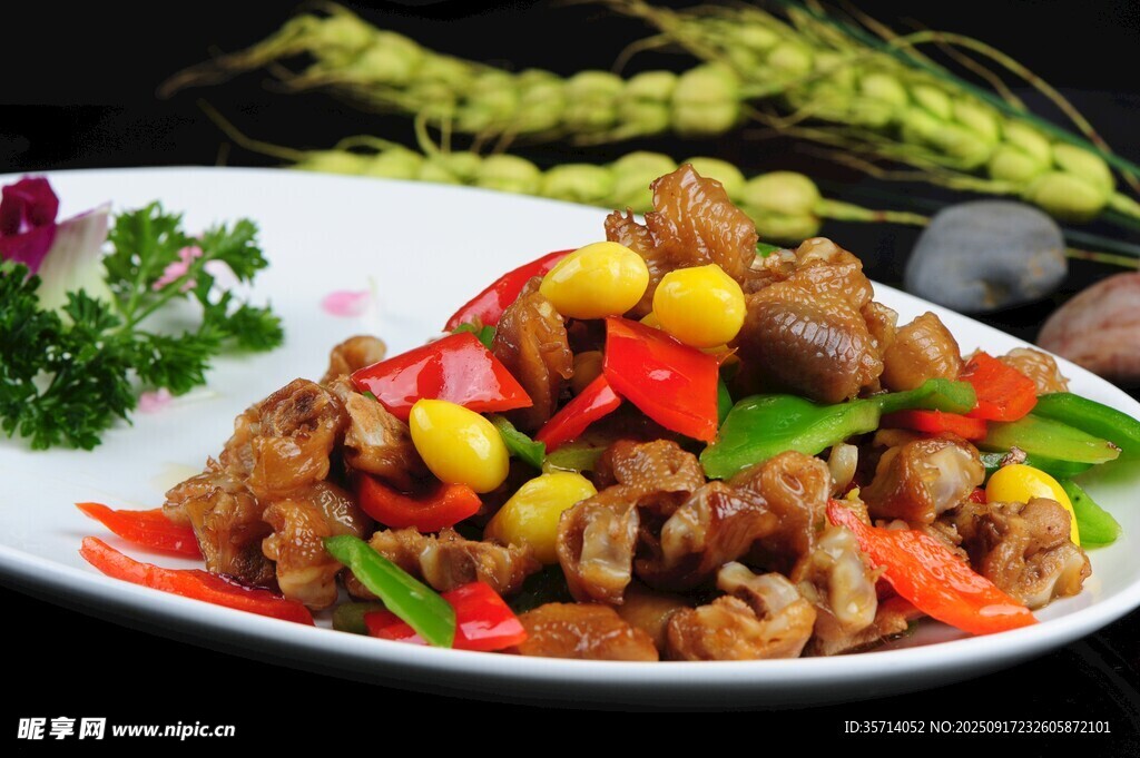彩椒玉米粒炒肉塊