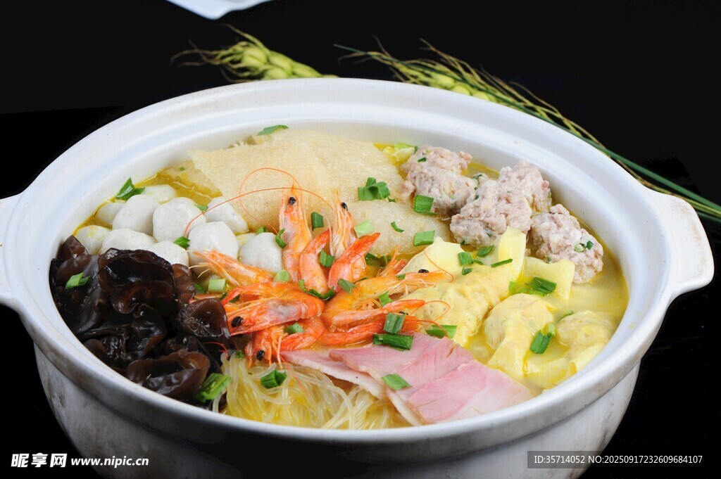 營(yíng)養(yǎng)豐富的美味什錦湯鍋