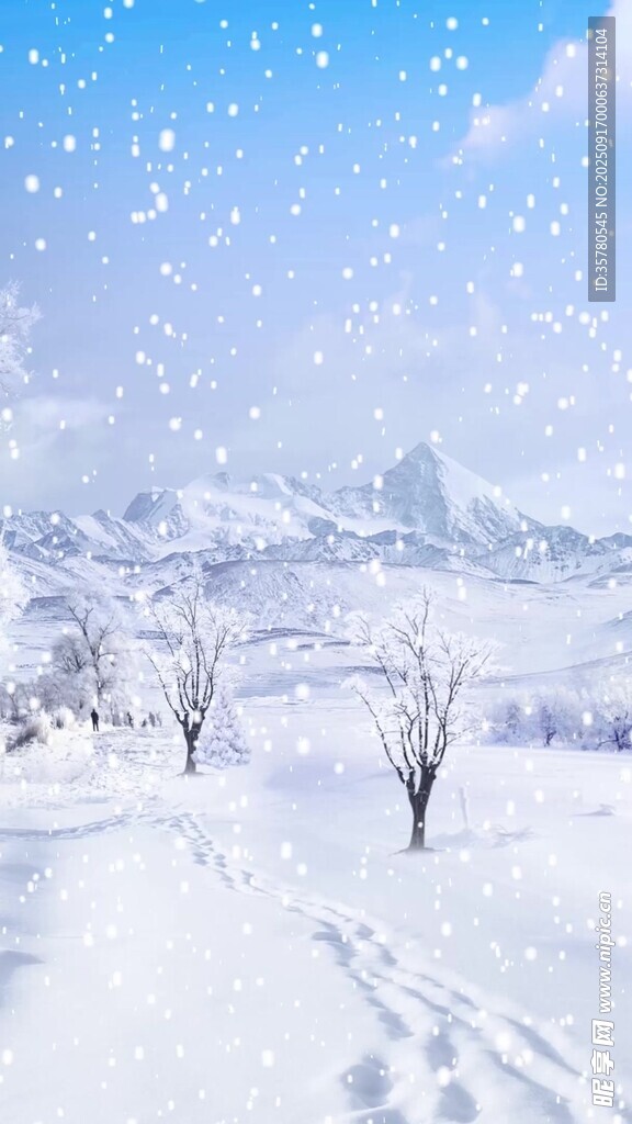 冬日雪景雪地足跡與遠(yuǎn)山