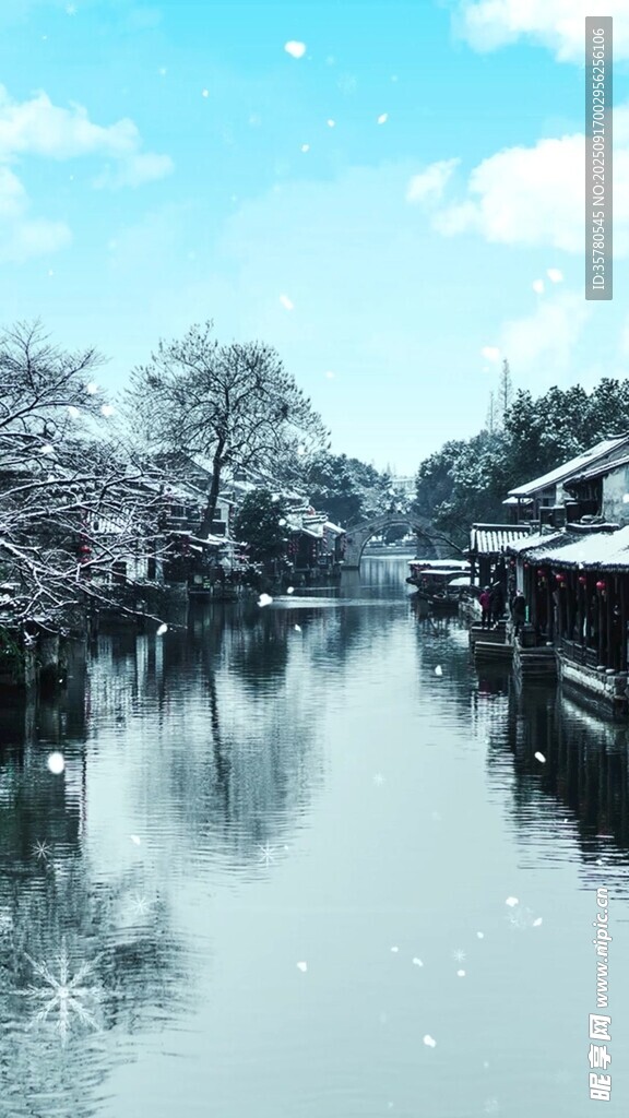 冬日河畔雪景靜謐如畫