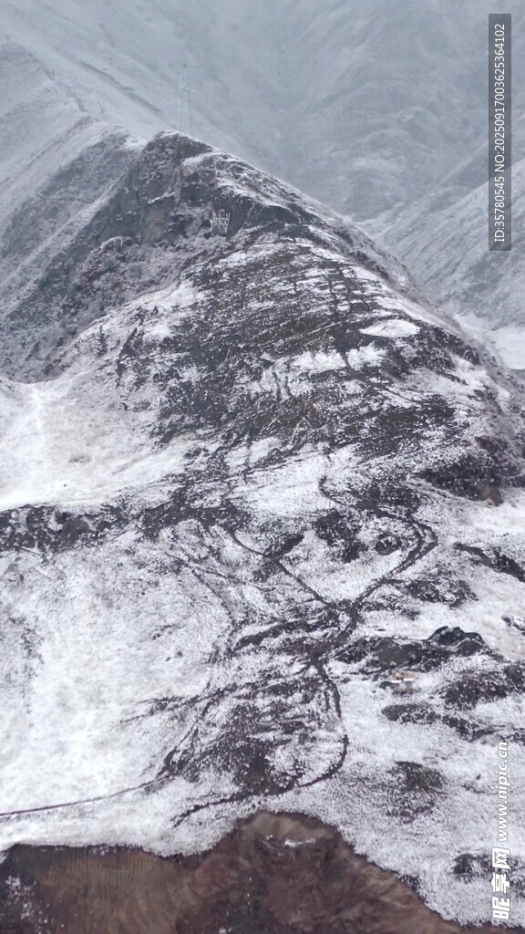 巍峨雪山壯麗景致