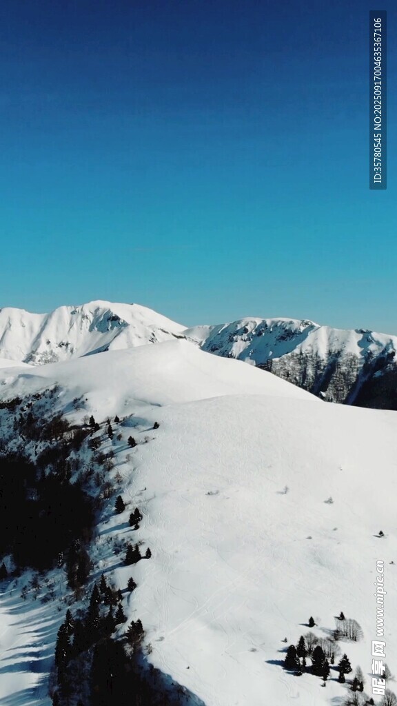 雪山壯麗風(fēng)光