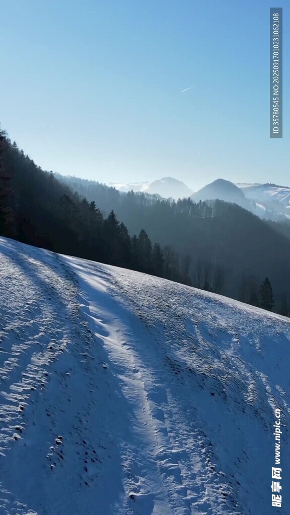 冬日雪山風(fēng)景