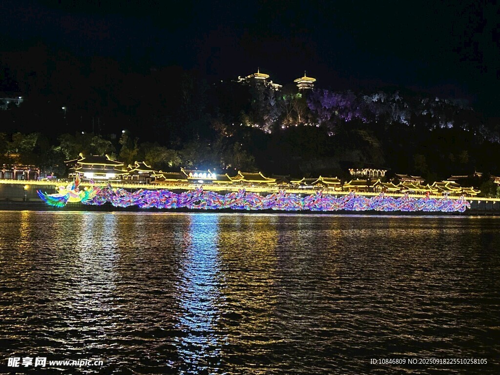 廣元嘉陵江江邊璀璨夜景