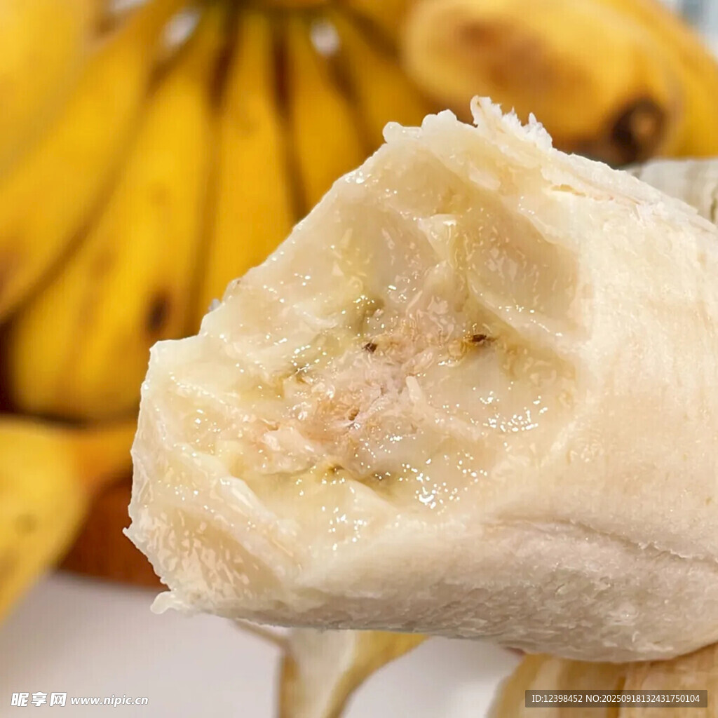 剝開的美味香蕉果肉特寫