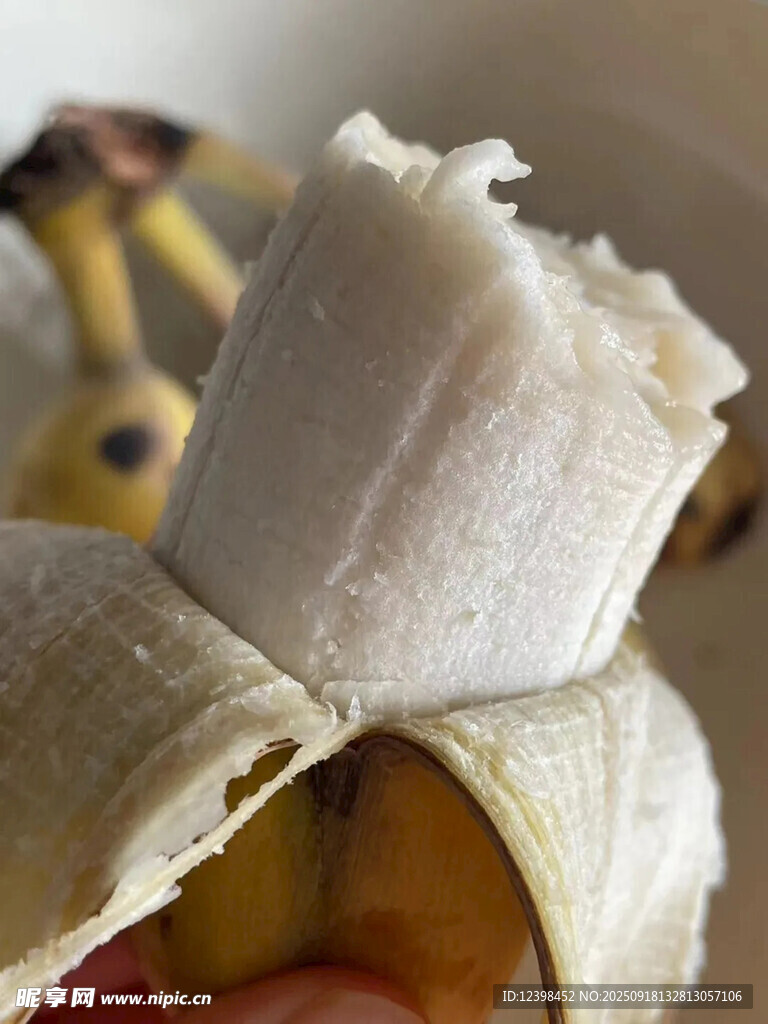 剝開的香蕉