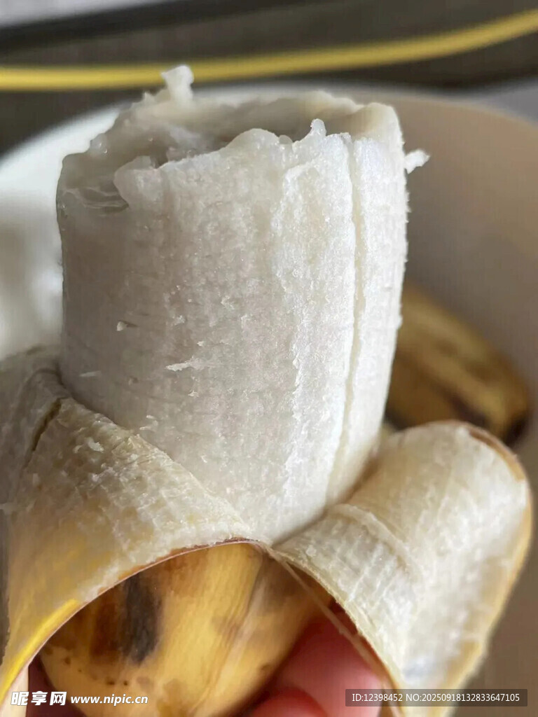 剝開的香蕉
