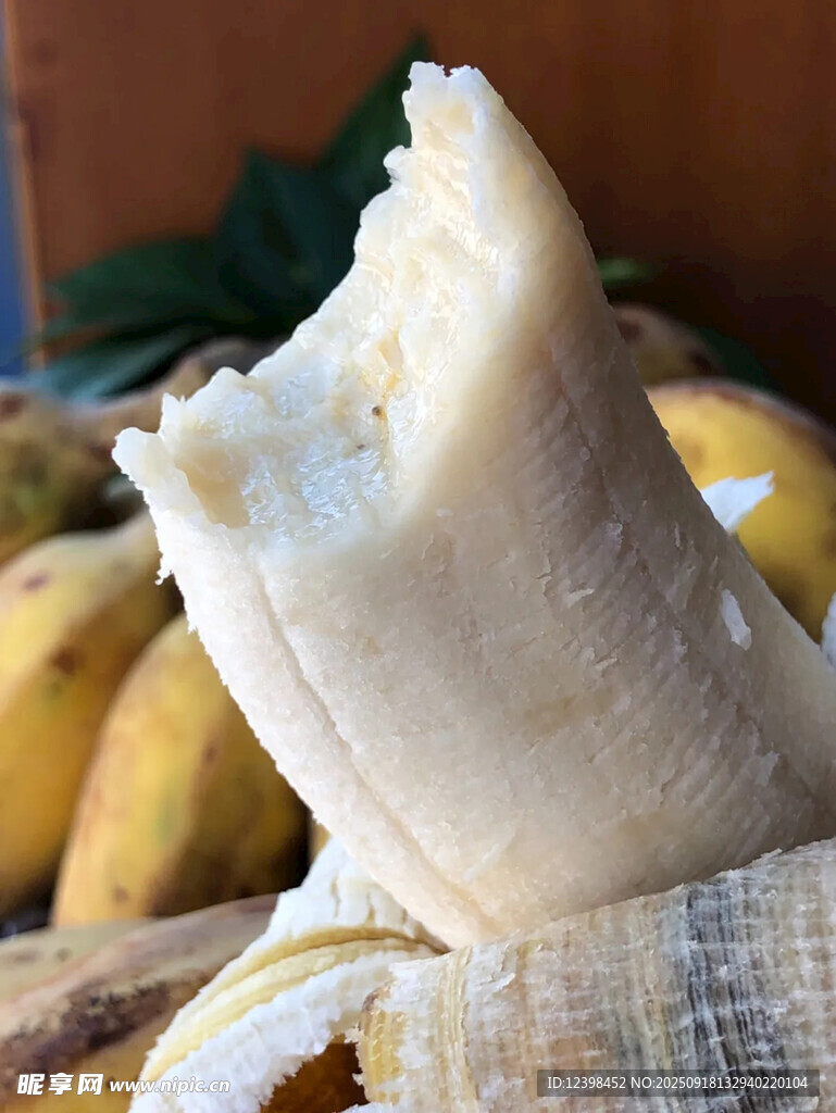 剝開(kāi)的美味香蕉