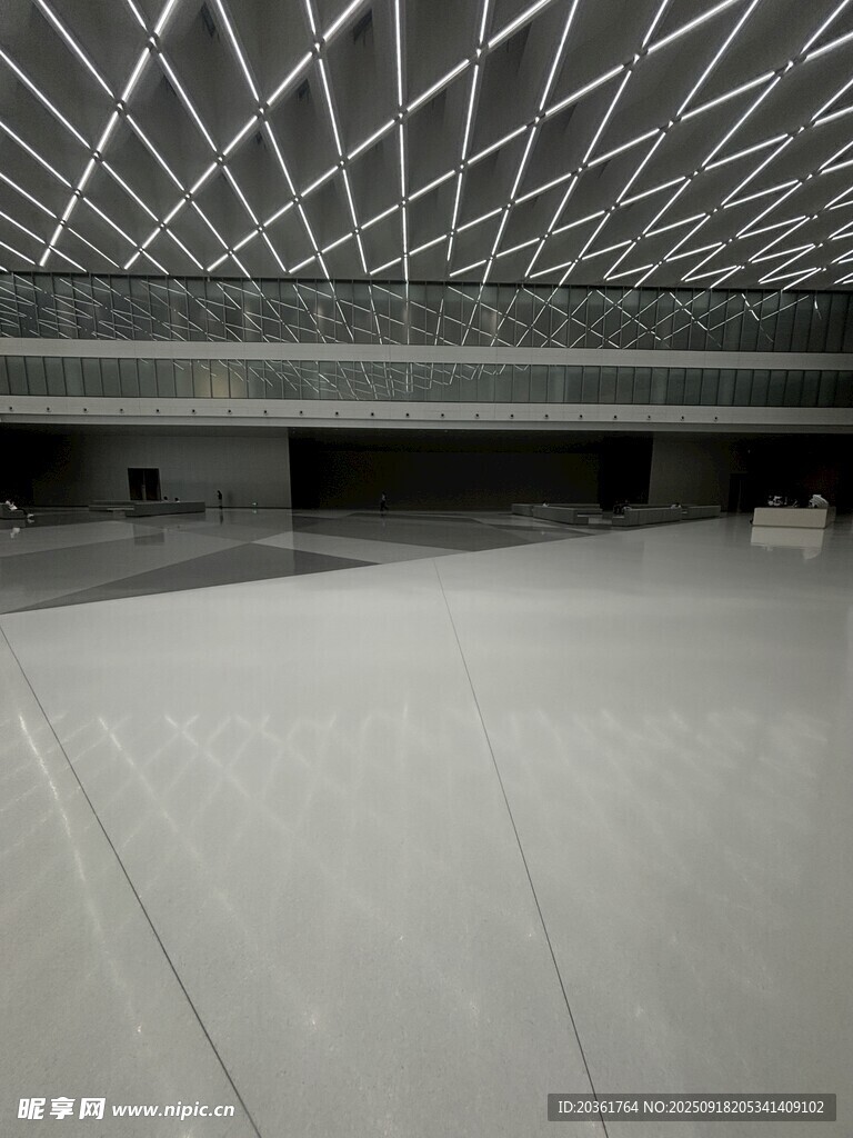 現(xiàn)代空曠室內(nèi)建筑空間
